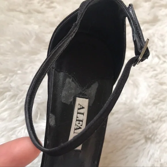 Bundle 4/ $20 🔥
Alfani sandals Heels - Picture 6 of 8